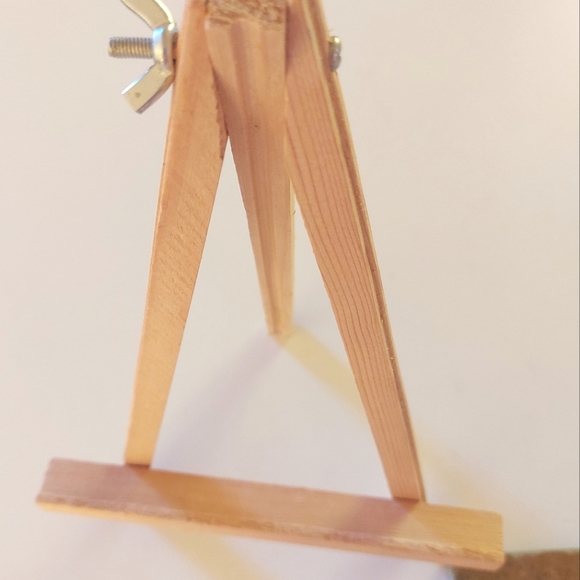 Moving Deer Painting on Stone, Artisan Creation made in Alberta comes with stand - Picture 11 of 11